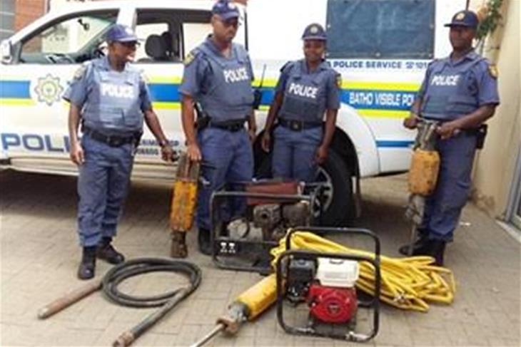 Bfn flying squad bust Lesotho nationals with stolen construction equipment