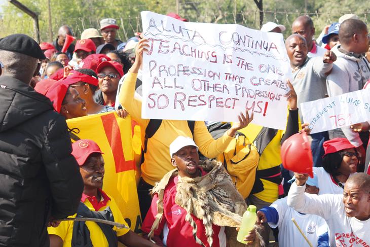 LAT, LTTU, LEPSA PICKET FOR TEACHERS' STRUGGLE