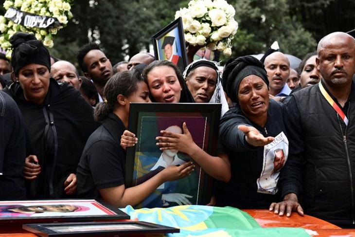 Families of victims of Ethiopian plane crash are given black soil for burial ceremonies.