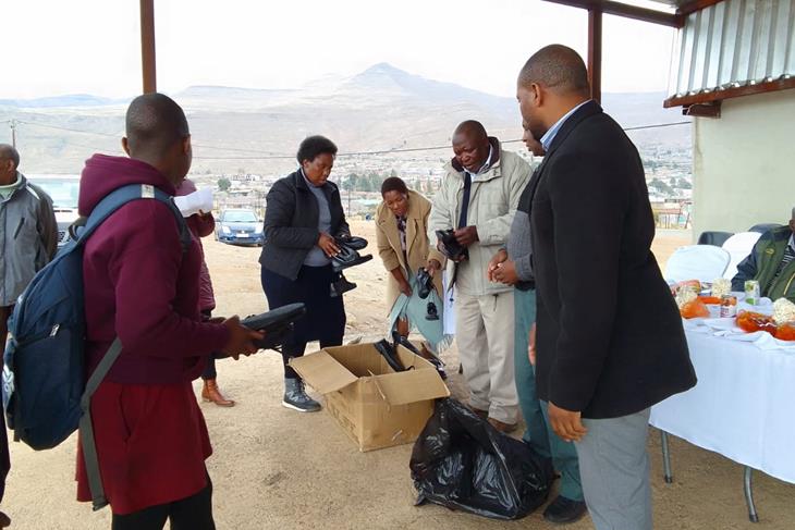 COMMUNITY COUNCILOR DONATES TO LEARNERS