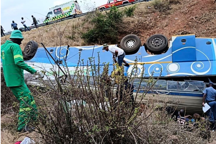 Bus crash in South African mountains kills at least 42<br/>Bus crash in South African mountains kills at least 42<br/>Bus crash in South African mountains kills at least 42