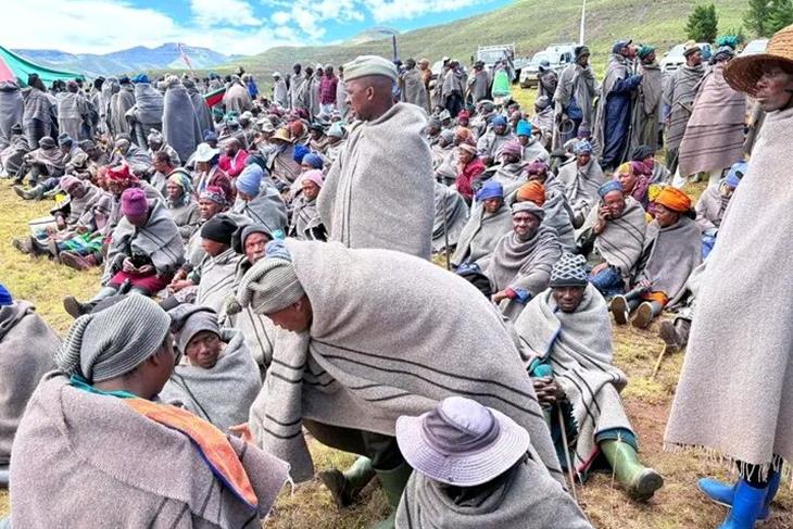 Prime minister donates blankets and walkie-talkies to boost crime prevention in lesobeng<br/>Prime minister donates blankets and walkie-talkies to boost crime prevention in lesobeng<br/>Prime minister donates blankets and walkie-talkies to boost crime prevention in lesobeng