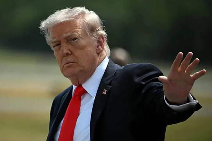 Trump says US to 'guide' stranded ships through Strait of Hormuz<br/>Trump says US to 'guide' stranded ships through Strait of Hormuz<br/>Trump says US to 'guide' stranded ships through Strait of Hormuz