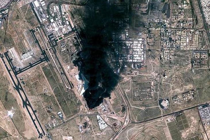 US and Iran launch new strikes, as Kuwait says airport hit by Iranian drones<br/>US and Iran launch new strikes, as Kuwait says airport hit by Iranian drones<br/>US and Iran launch new strikes, as Kuwait says airport hit by Iranian drones